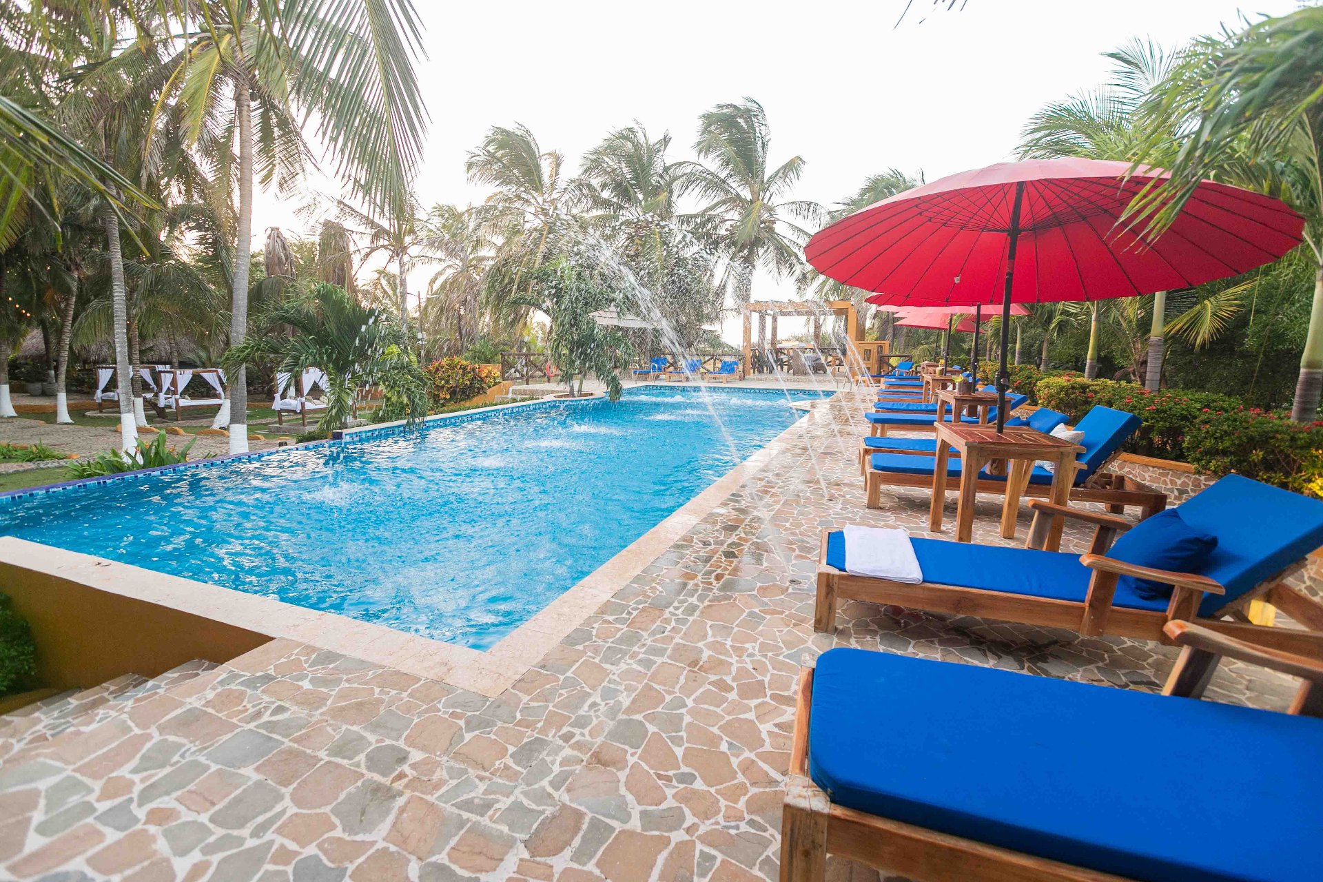 Piscina & zona de bienestar